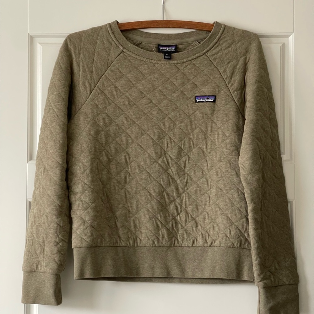 Quilted olive Patagonia pullover